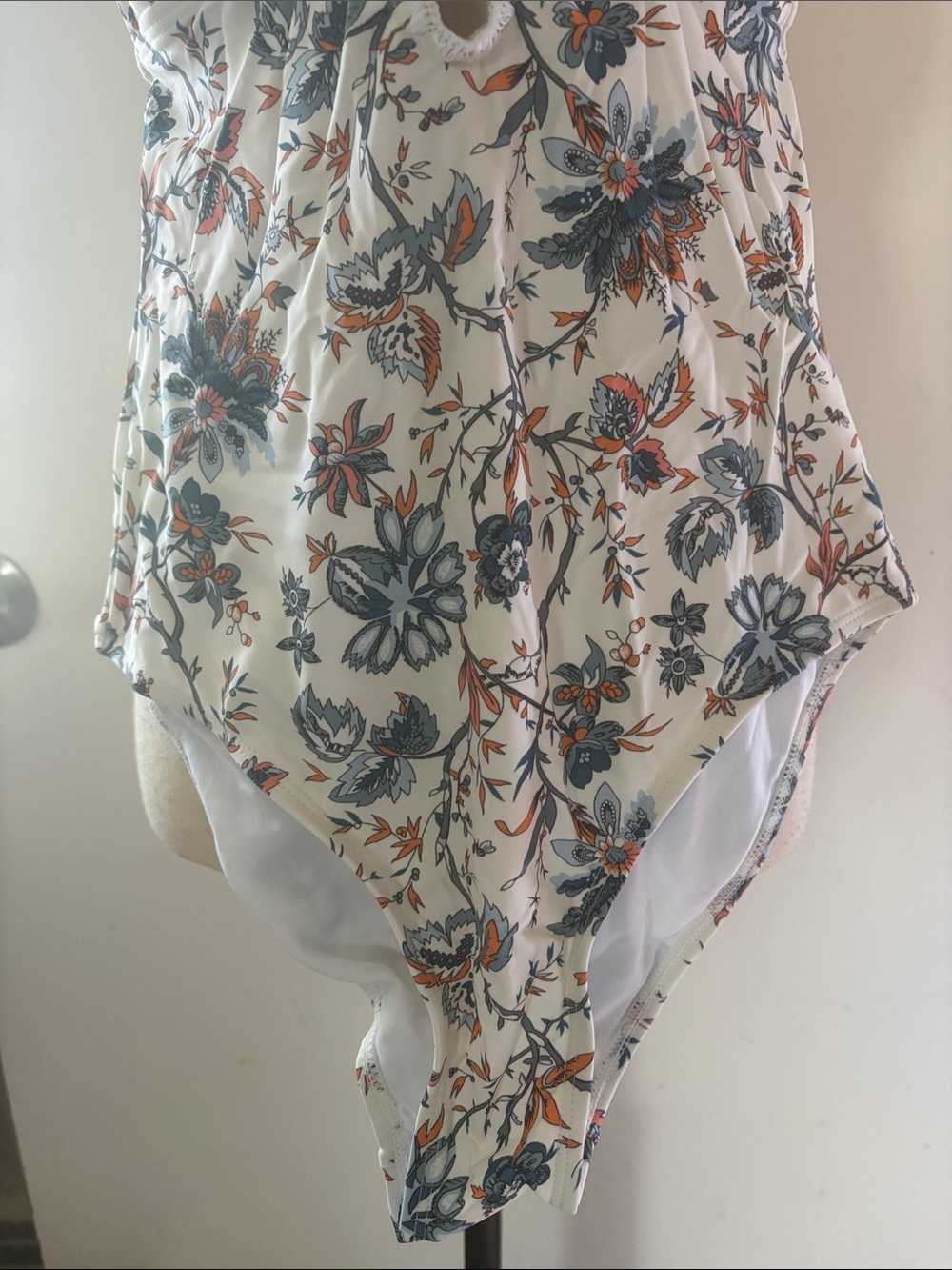 Cupshe stitch Floral Halter V-Neck Women’s Top in White - Picture 4 of 9